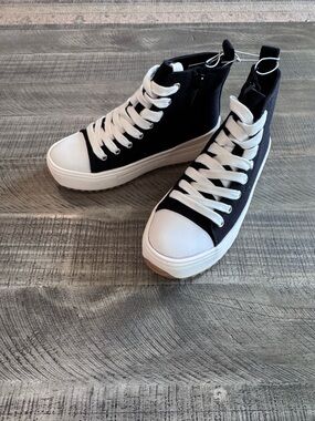 Art Class Blakey Black High-Top Sneakers- size 1